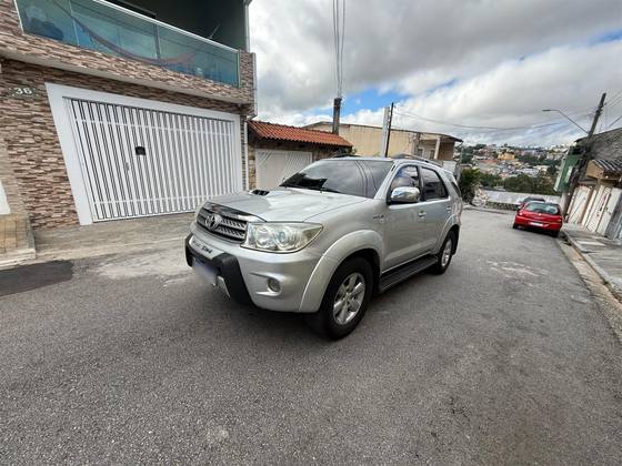 TOYOTA HILUX SW4 3.0 SRV 4X4 7 LUGARES 16V TURBO INTERCOOLER DIESEL 4P AUTOMÁTICO TOYOTA HILUX SW4 3.0 SRV 4X4 7 LUGARES 16V TURBO INTERCOOLER DIESEL 4P AUTOMÁTICO